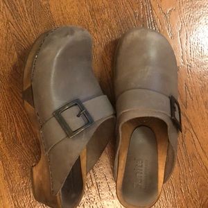 Gray Sanita flex clogs
